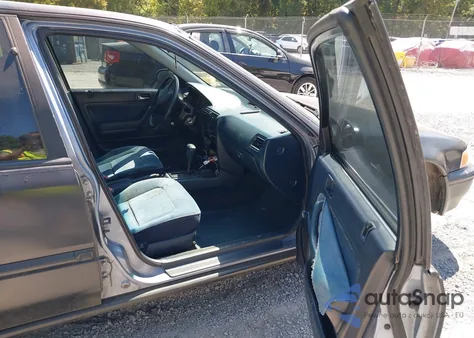 1992 Honda Accord Dx z USA, uszkodzony, nr VIN 1HGCB7643NA160466